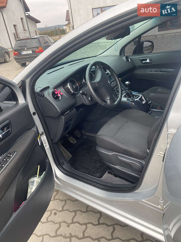 Мікровен Peugeot 5008 2011 в Яворові