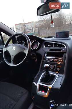 Микровэн Peugeot 5008 2010 в 