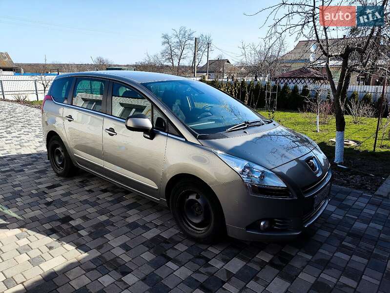 Peugeot 5008 2012