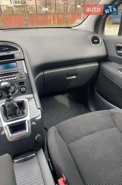 Микровэн Peugeot 5008 2011 в 