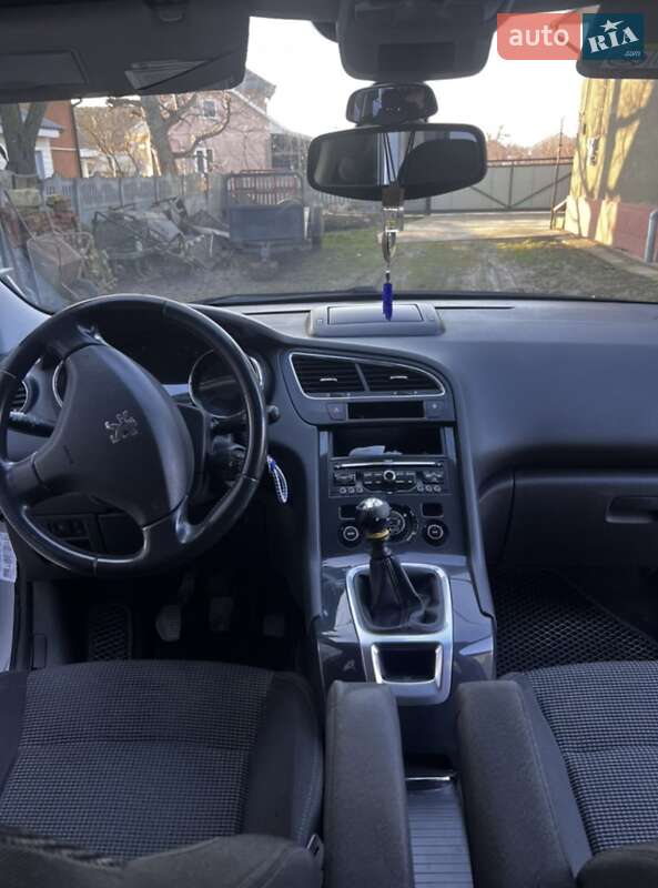 Мікровен Peugeot 5008 2010 в Чернівцях