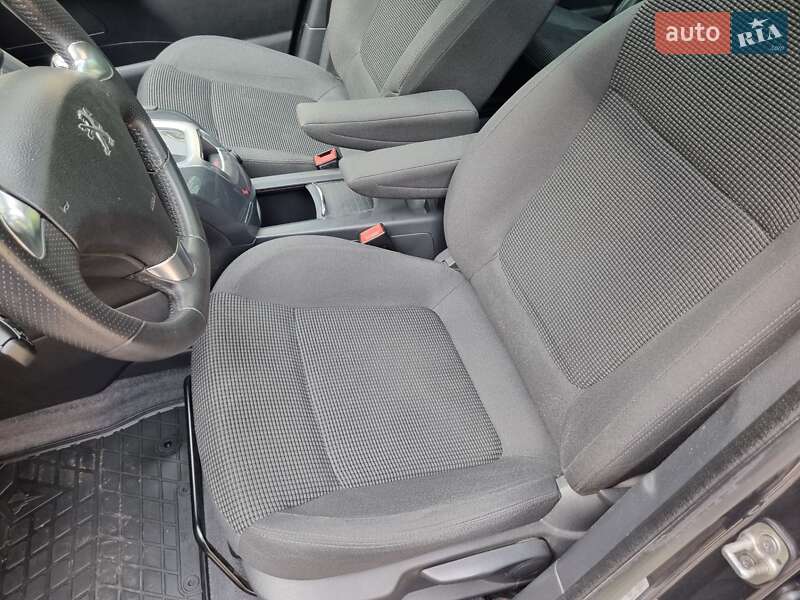 Микровэн Peugeot 5008 2014 в Ивано-Франковске