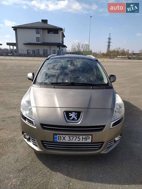 Микровэн Peugeot 5008 2010 в 