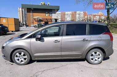 Микровэн Peugeot 5008 2013 в 