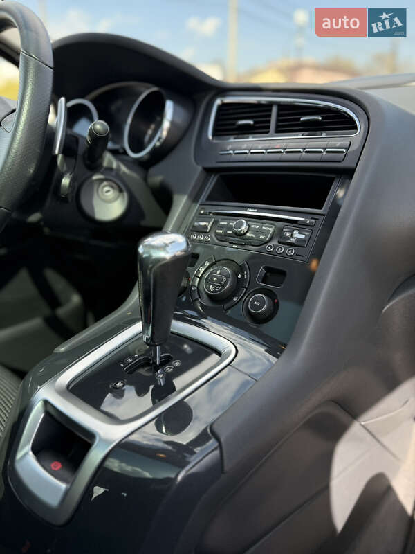 Микровэн Peugeot 5008 2011 в Калуше