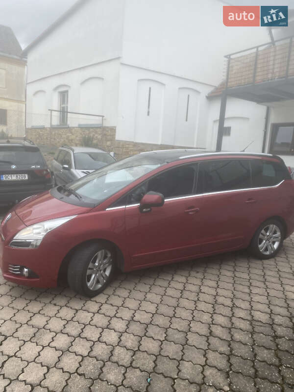 Мікровен Peugeot 5008 2011 в Стрию