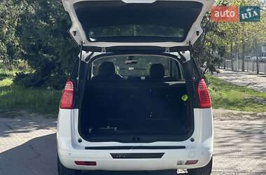 Позашляховик / Кросовер Peugeot 5008 2016 в 