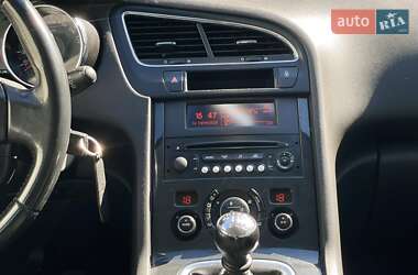 Позашляховик / Кросовер Peugeot 5008 2016 в 