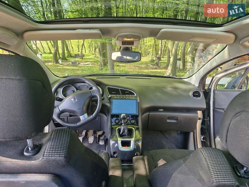 Микровэн Peugeot 5008 2010 в Рогатине