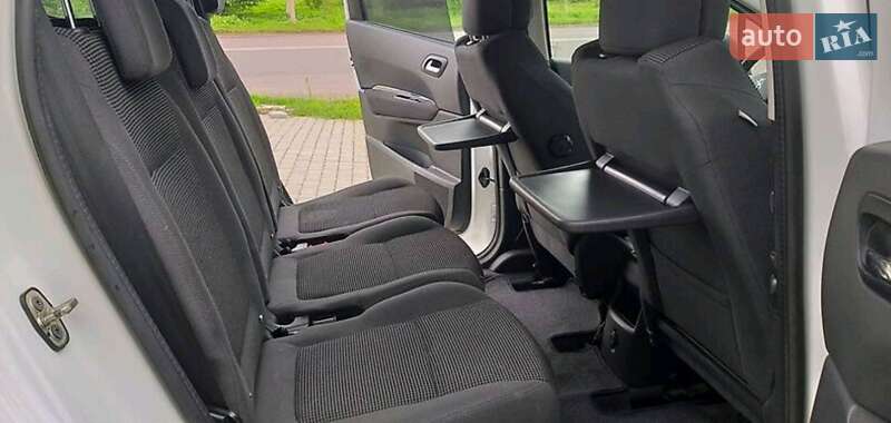 Мікровен Peugeot 5008 2016 в Чернівцях