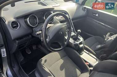Peugeot 5008 2011