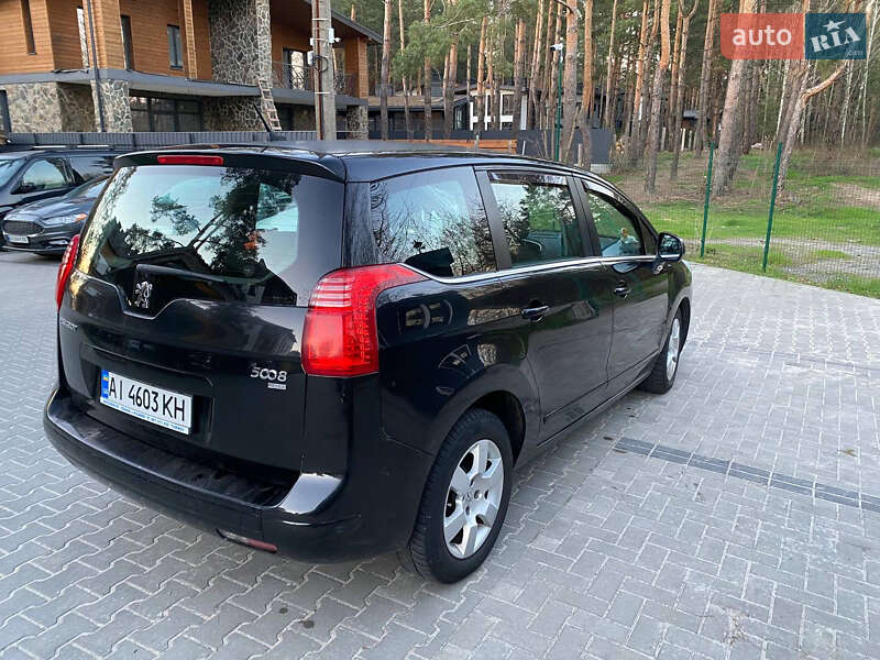 Peugeot 5008 2011