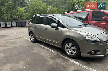 Микровэн Peugeot 5008 2013 в 