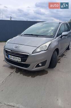 Мікровен Peugeot 5008 2014 в Пулинах