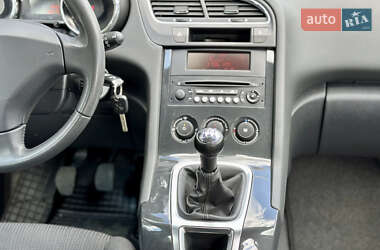 Микровэн Peugeot 5008 2013 в 
