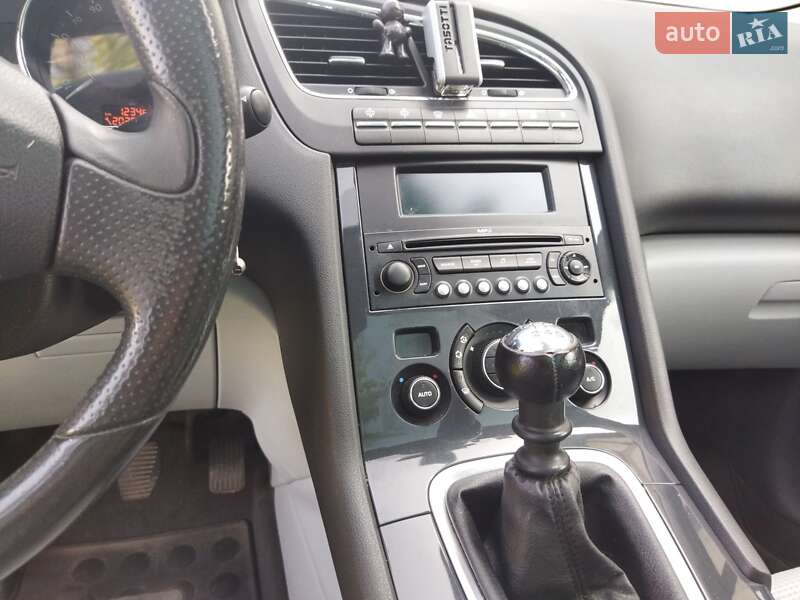 Микровэн Peugeot 5008 2009 в Дубно