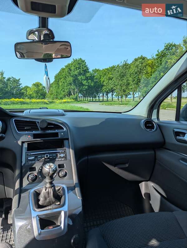 Микровэн Peugeot 5008 2014 в Владимире