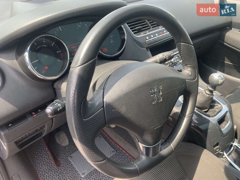 Микровэн Peugeot 5008 2011 в Луцке