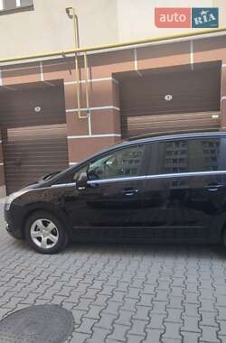Микровэн Peugeot 5008 2011 в 