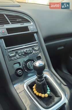 Микровэн Peugeot 5008 2011 в 