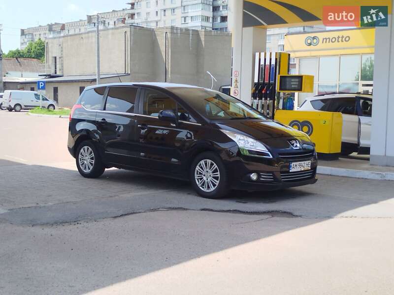 Микровэн Peugeot 5008 2010 в Житомире