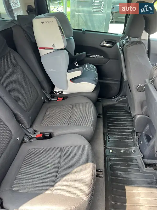 Peugeot 5008 2016 VIN VF30EBHZTGS037462 фото оголошення 13 з 50