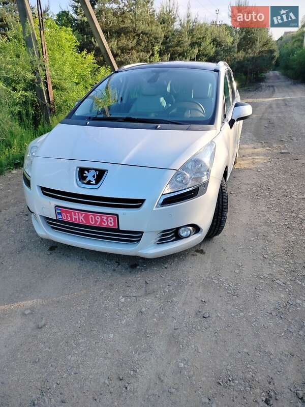 Микровэн Peugeot 5008 2013 в 
