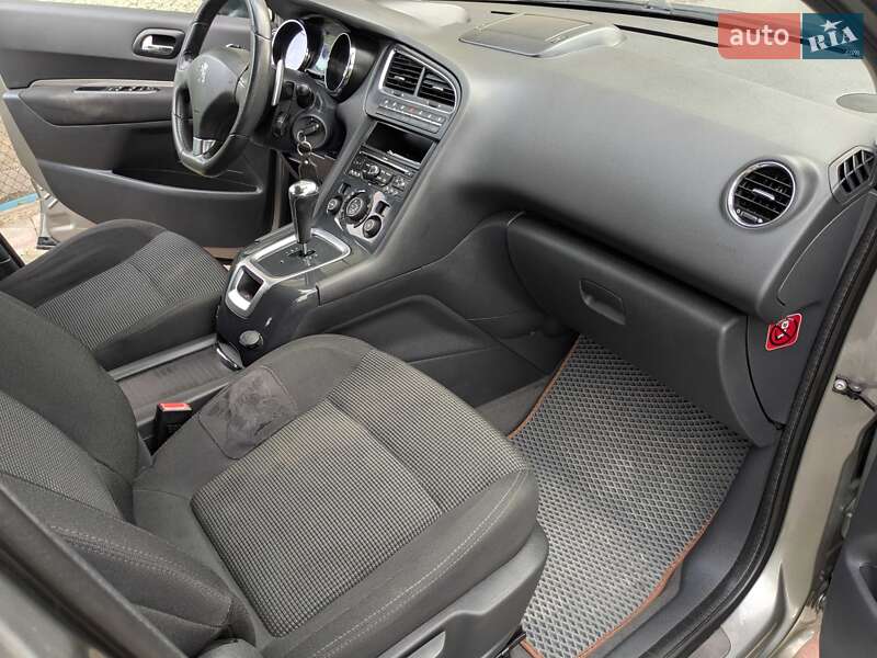 Мікровен Peugeot 5008 2010 в Кам'янець-Подільському