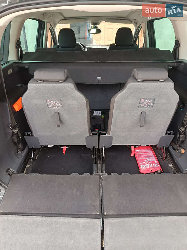 Мікровен Peugeot 5008 2011 в Сторожинці