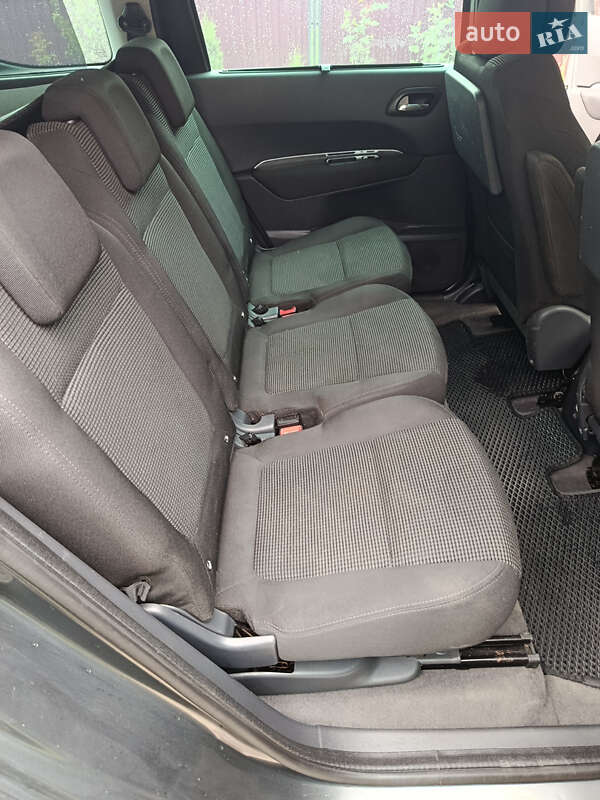 Мікровен Peugeot 5008 2011 в Сторожинці