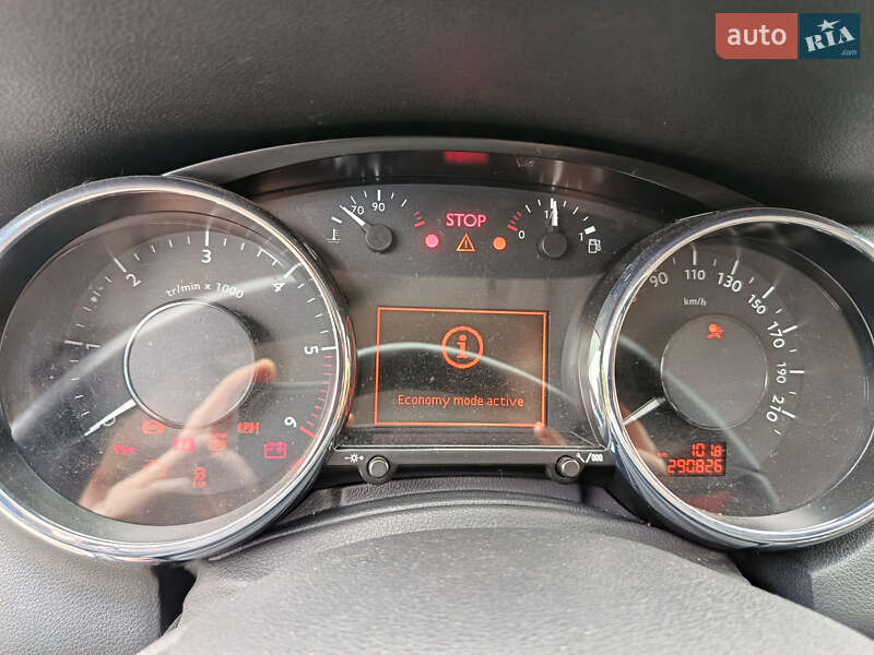 Мікровен Peugeot 5008 2011 в Сторожинці