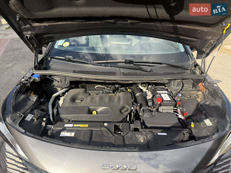 Позашляховик / Кросовер Peugeot 5008 2020 в Запоріжжі