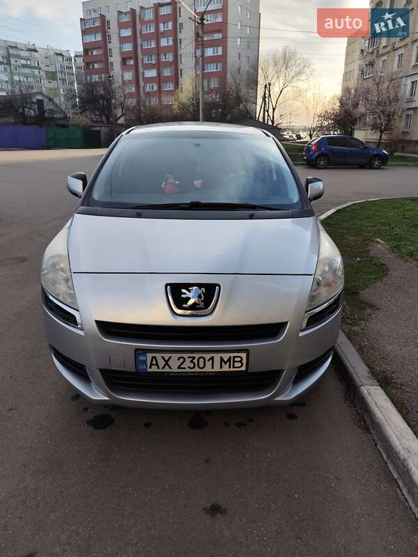 Peugeot 5008 2011