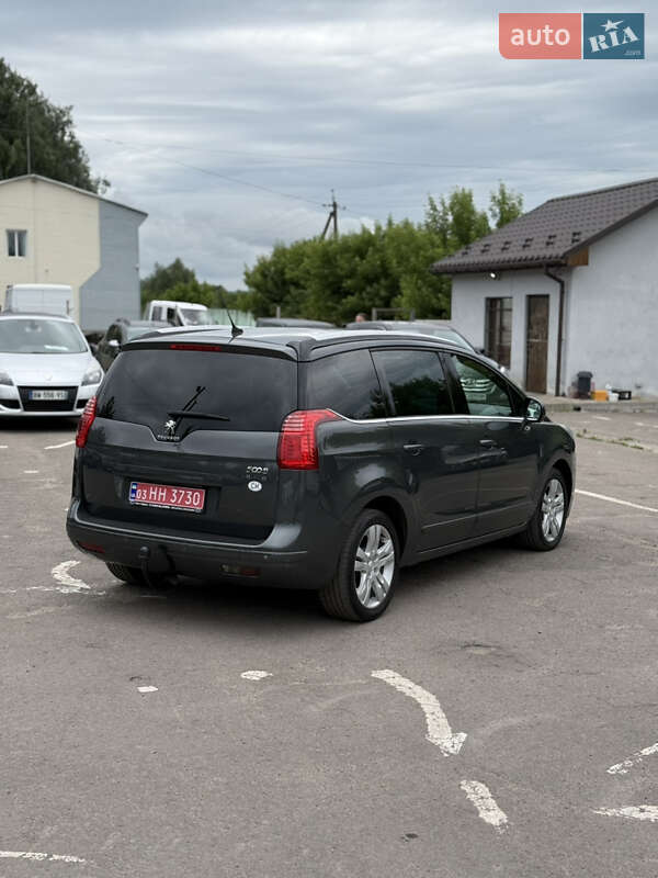 Микровэн Peugeot 5008 2015 в Дубно
