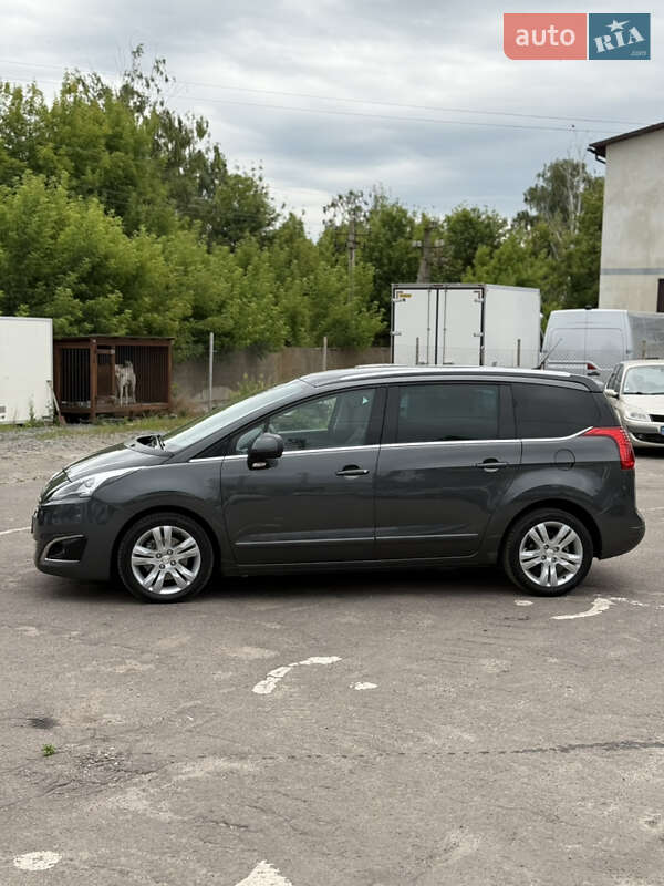Микровэн Peugeot 5008 2015 в Дубно