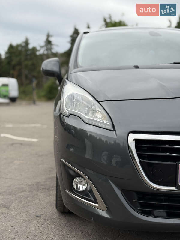 Микровэн Peugeot 5008 2015 в Дубно