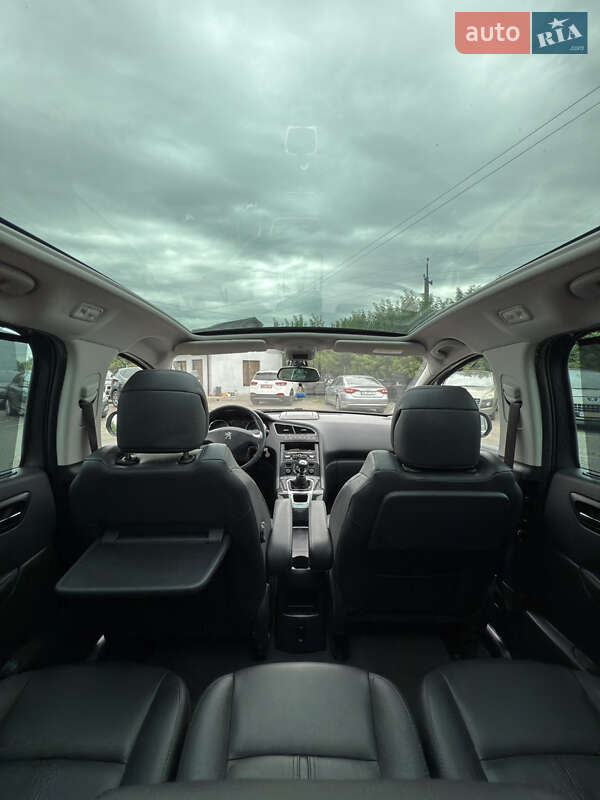 Микровэн Peugeot 5008 2015 в Дубно