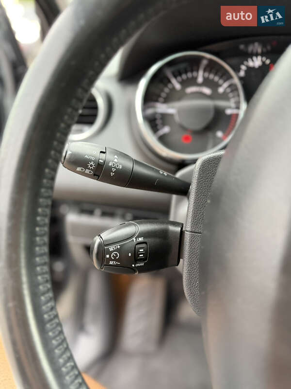 Микровэн Peugeot 5008 2015 в Дубно