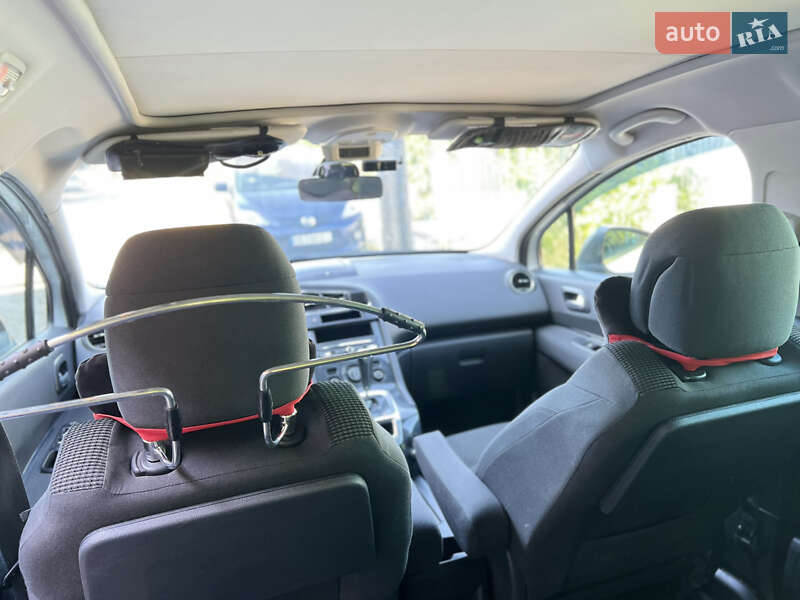 Микровэн Peugeot 5008 2015 в Черновцах