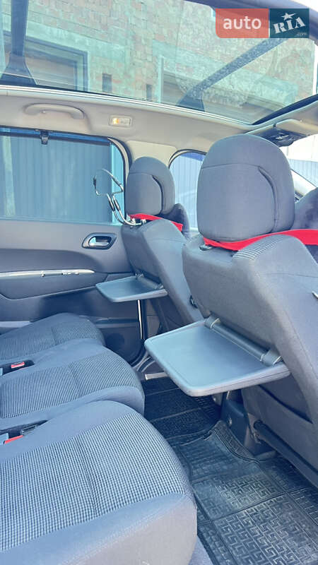 Микровэн Peugeot 5008 2015 в Черновцах