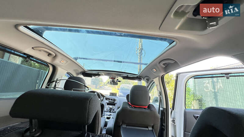 Микровэн Peugeot 5008 2015 в Черновцах