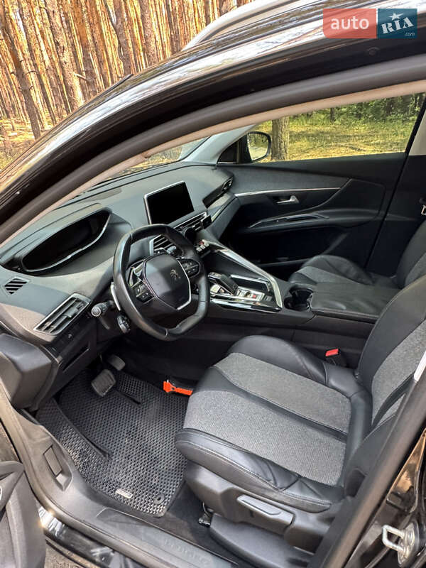 Внедорожник / Кроссовер Peugeot 5008 2017 в Полтаве