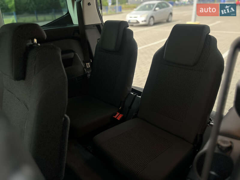 Микровэн Peugeot 5008 2016 в Дрогобыче