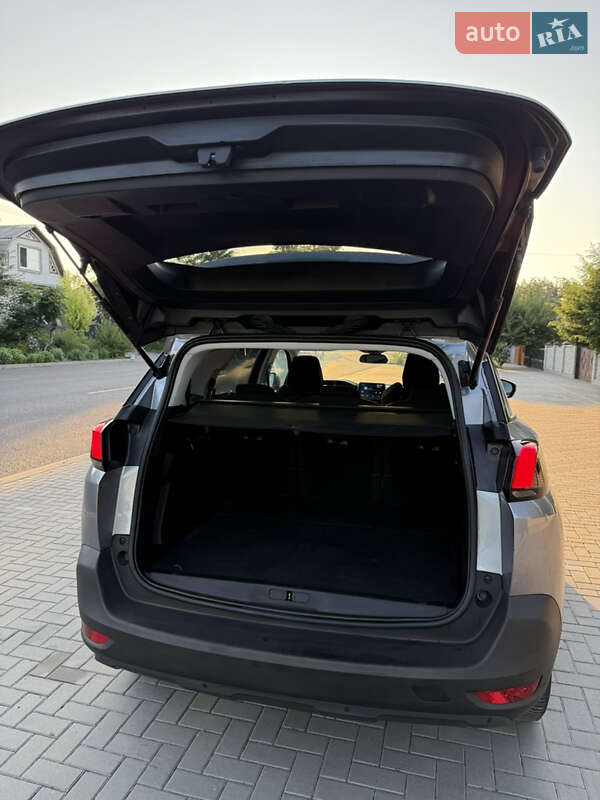 Внедорожник / Кроссовер Peugeot 5008 2020 в Черкассах