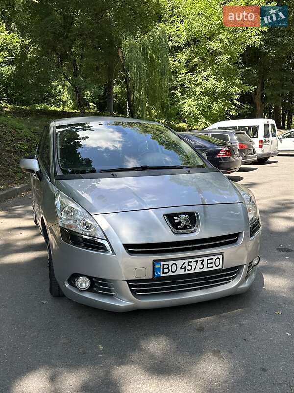 Peugeot 5008 2011