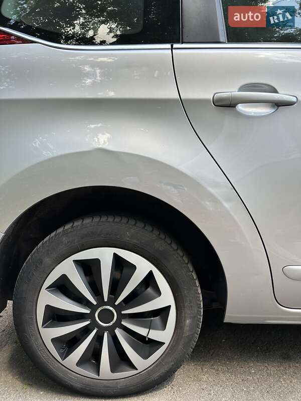 Микровэн Peugeot 5008 2011 в Тернополе