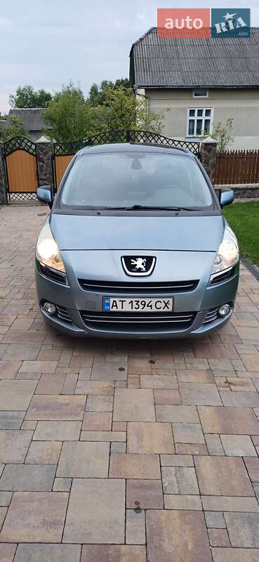 Микровэн Peugeot 5008 2011 в 