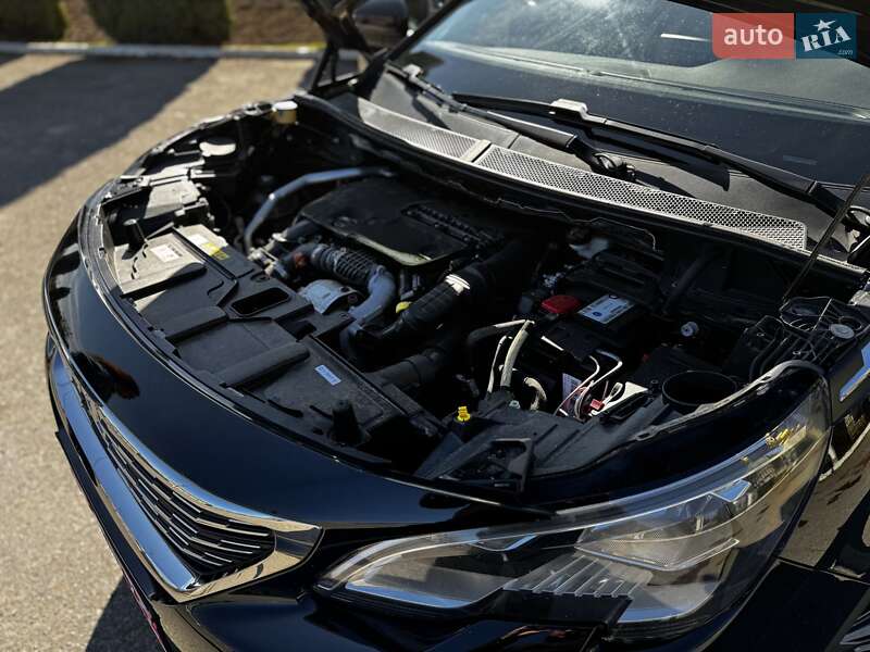 Внедорожник / Кроссовер Peugeot 5008 2017 в Дубно