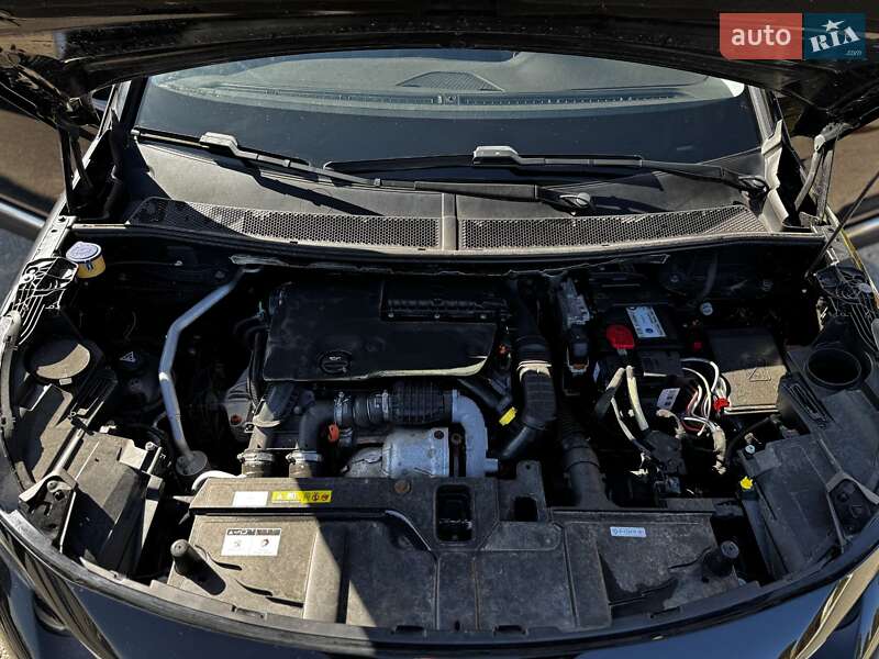 Внедорожник / Кроссовер Peugeot 5008 2017 в Дубно