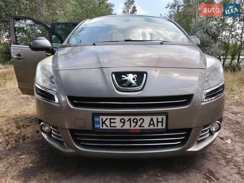 Микровэн Peugeot 5008 2011 в Днепре